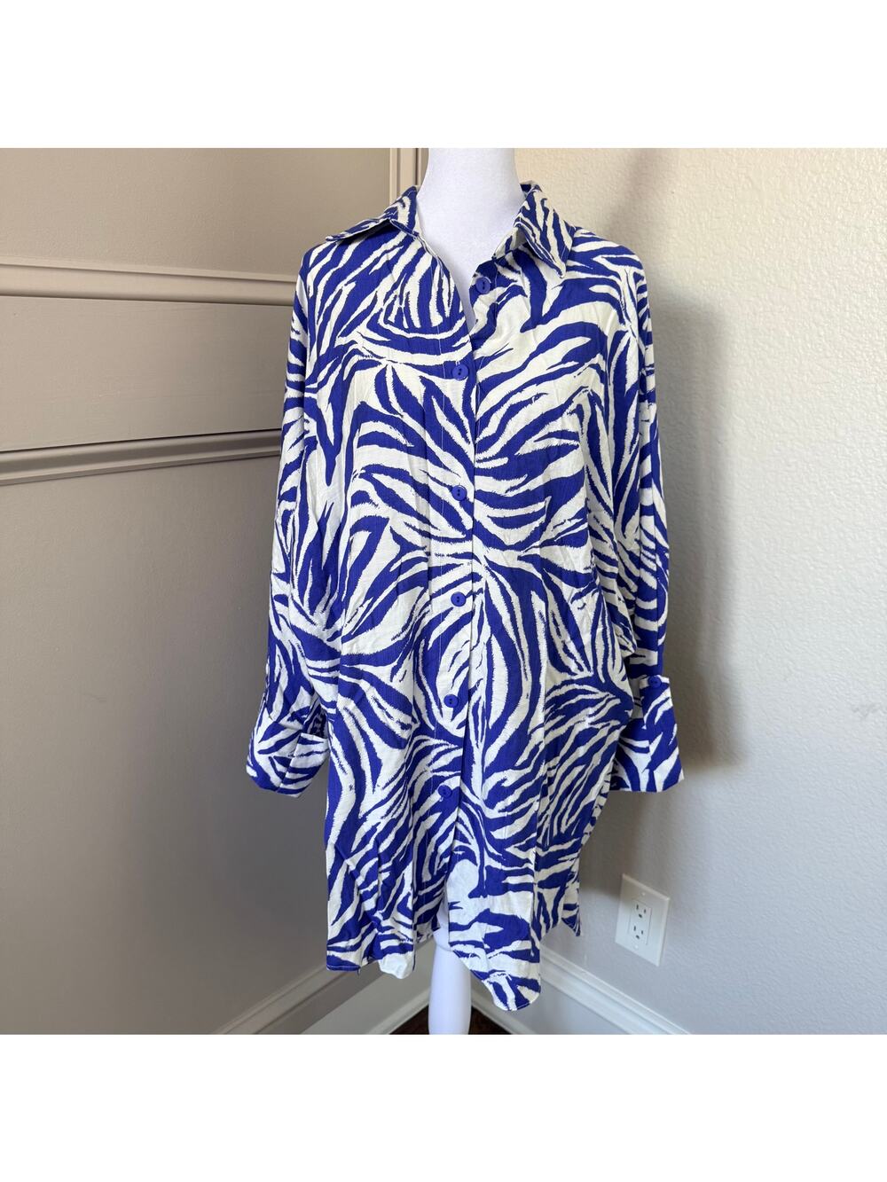 B&O Blue White Zebra Print Batwing Shirt Dress Size 40 (M) Resort Beach